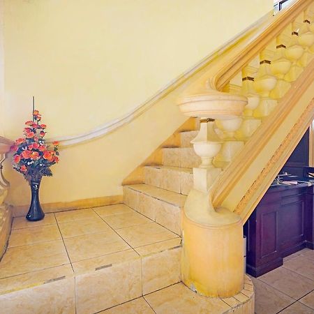 Oyo 91390 Kost Grand Royal Elite Hotel Surabaya Luaran gambar