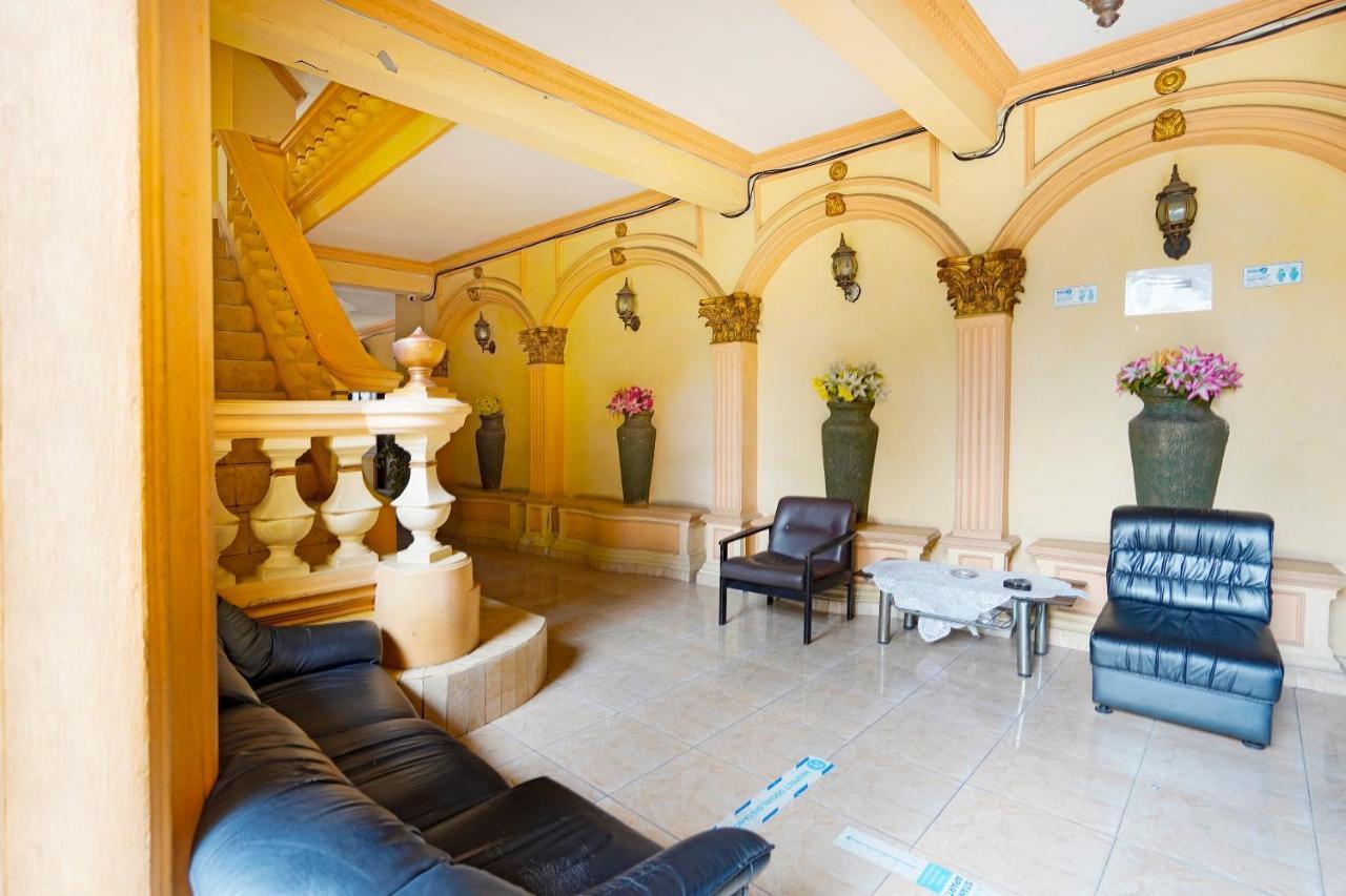 Oyo 91390 Kost Grand Royal Elite Hotel Surabaya Luaran gambar